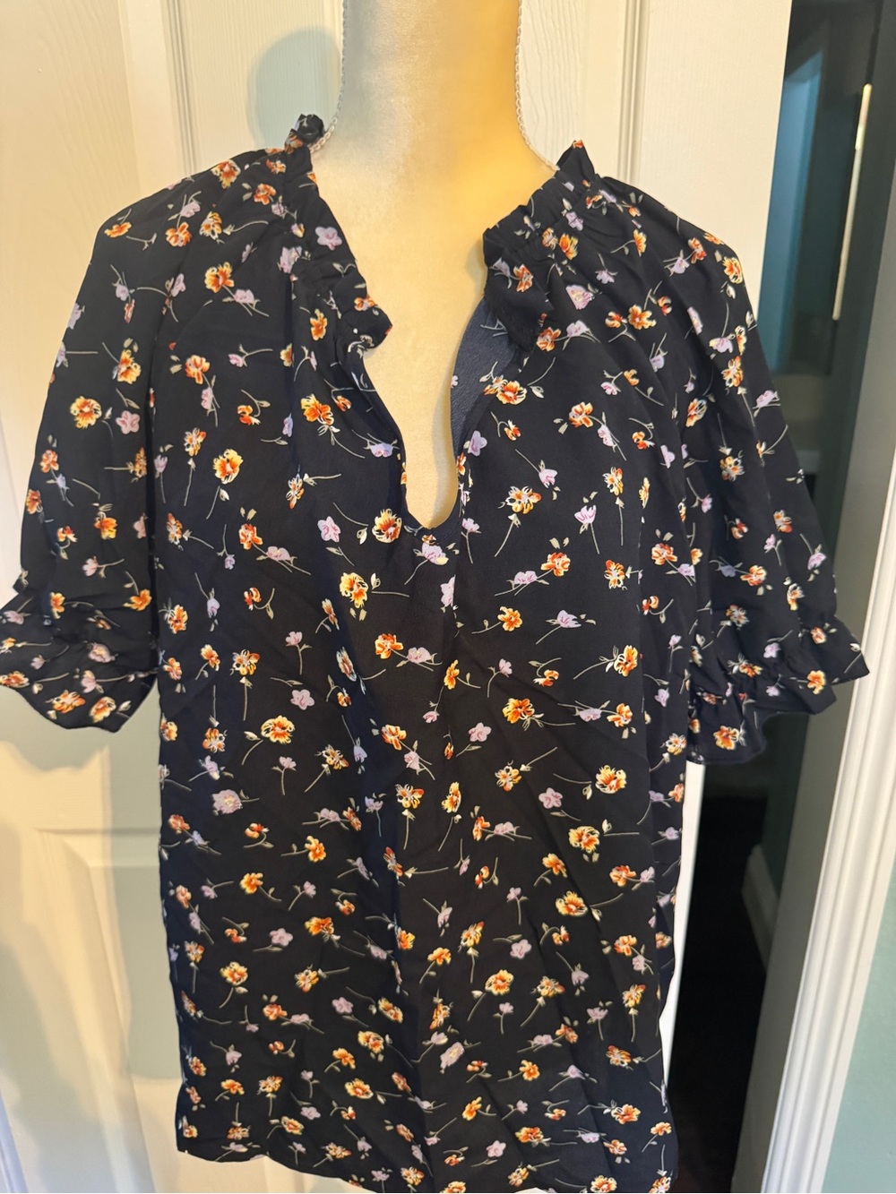 NWOT SHEIN Curve 0XL Black Floral Ruffle Sleeve